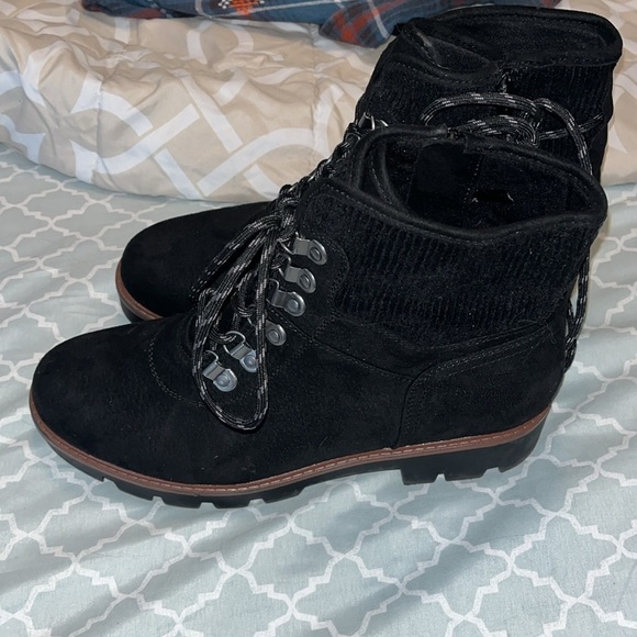 Cliffs New Black Suede boots size 9 1/2 M - Picture 6 of 7